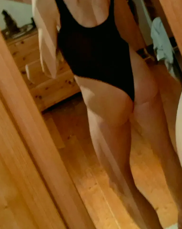 Leila, 28