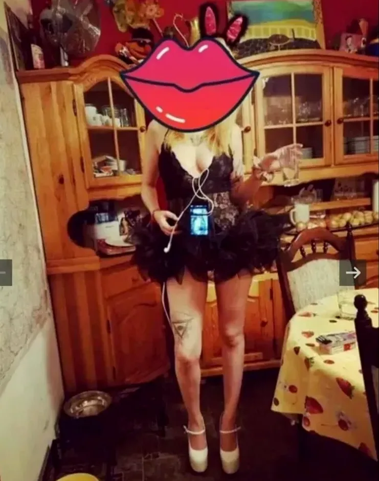 Roisin, 34