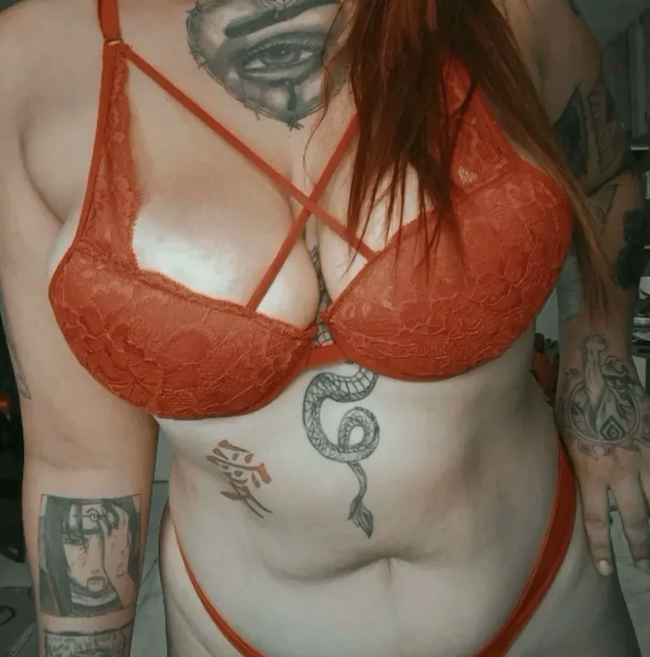 Samantha, 24