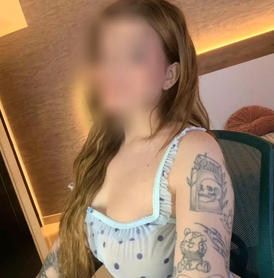 Sarah, 21